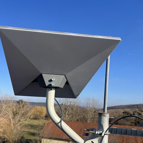 Nagy távolságú kommunikációs antenna